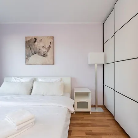 Hilltop - Arter City Centre Apartment