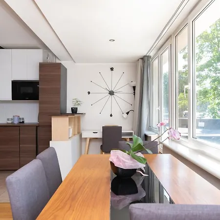 Hilltop - Arter City Centre Apartment *
