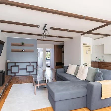 Hilltop - Arter City Centre Apartment *