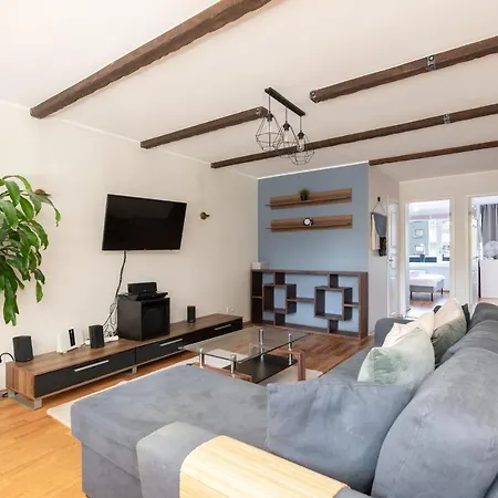 Hilltop - Arter City Centre Apartment *